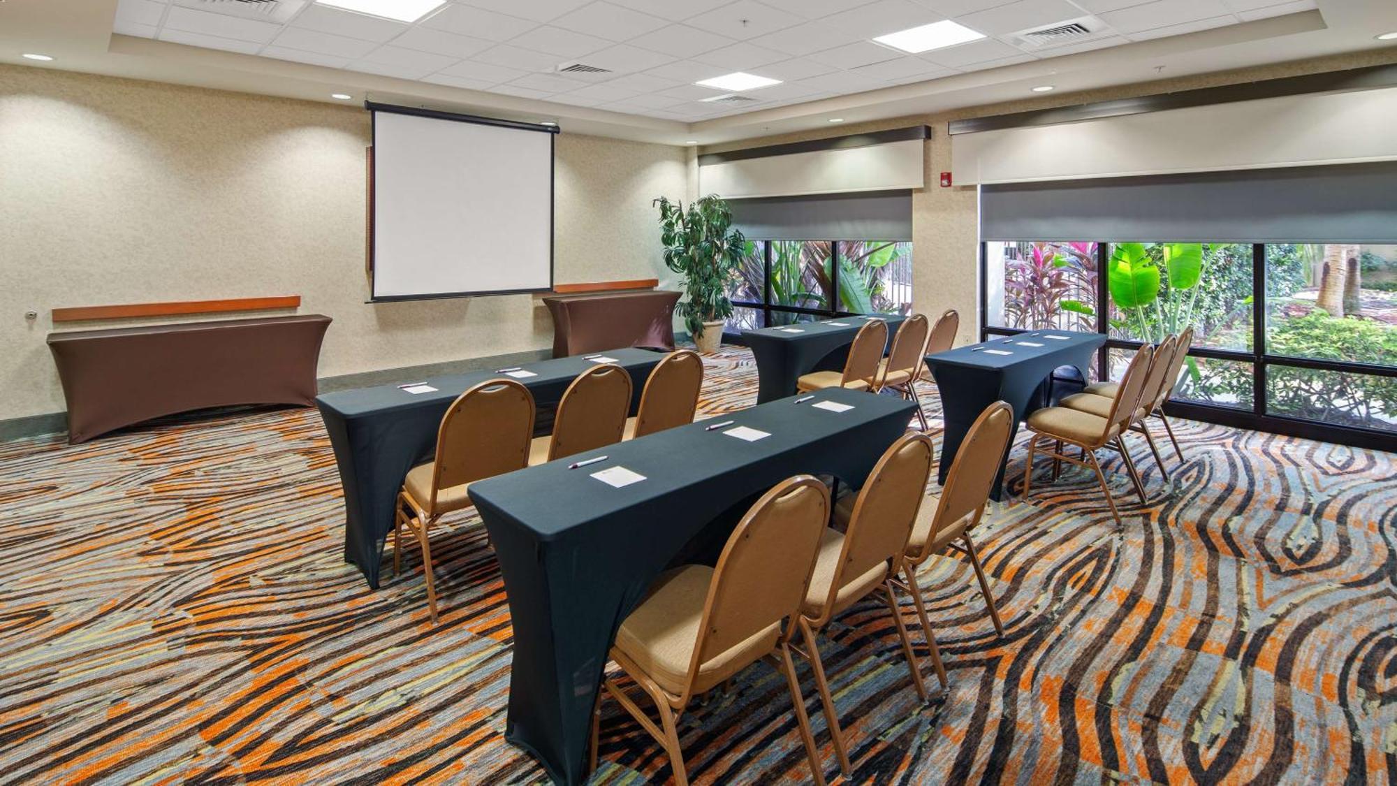 Best Western Plus Kendall Hotel & Suites Buitenkant foto