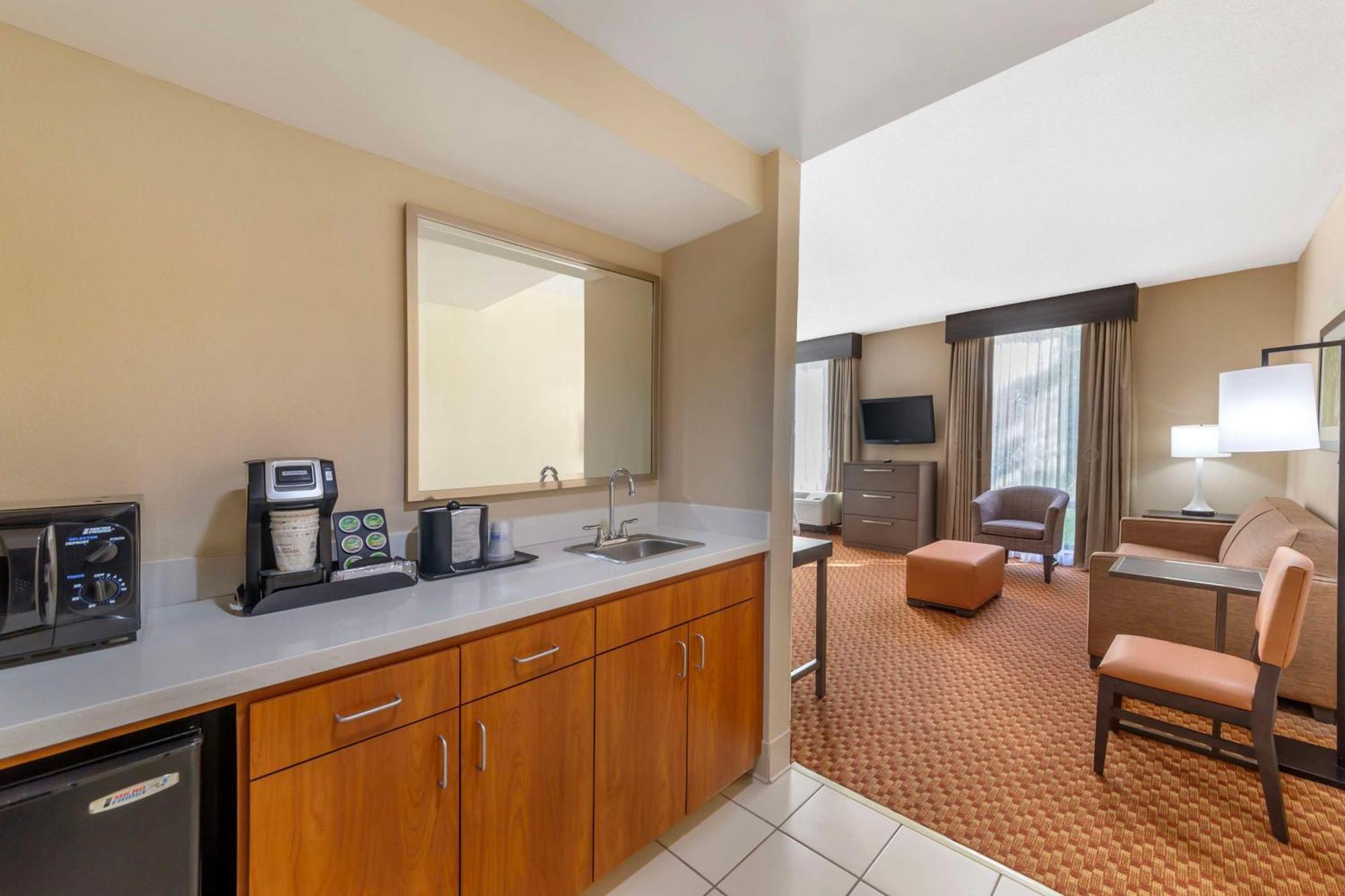 Best Western Plus Kendall Hotel & Suites Buitenkant foto