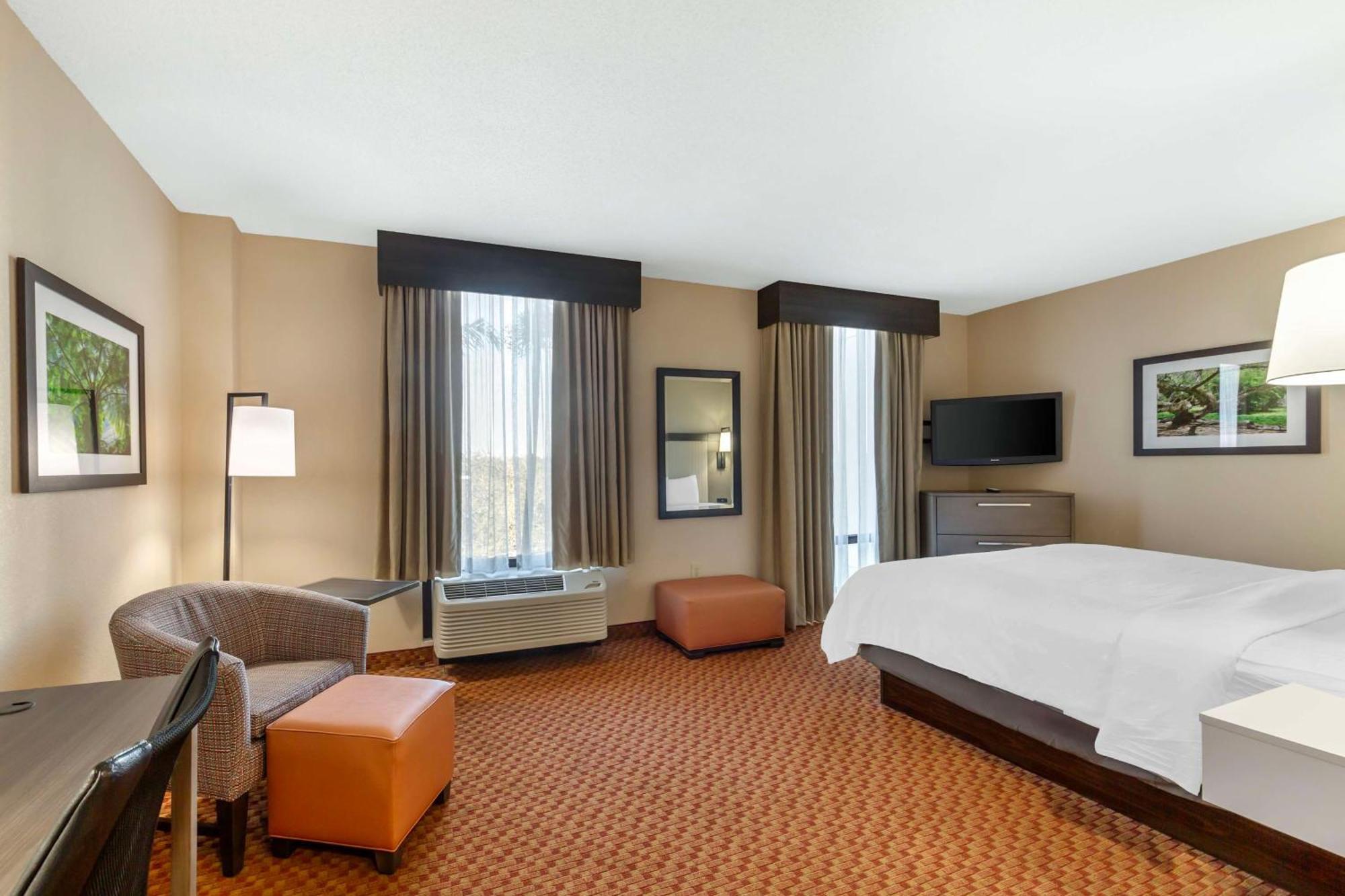 Best Western Plus Kendall Hotel & Suites Buitenkant foto