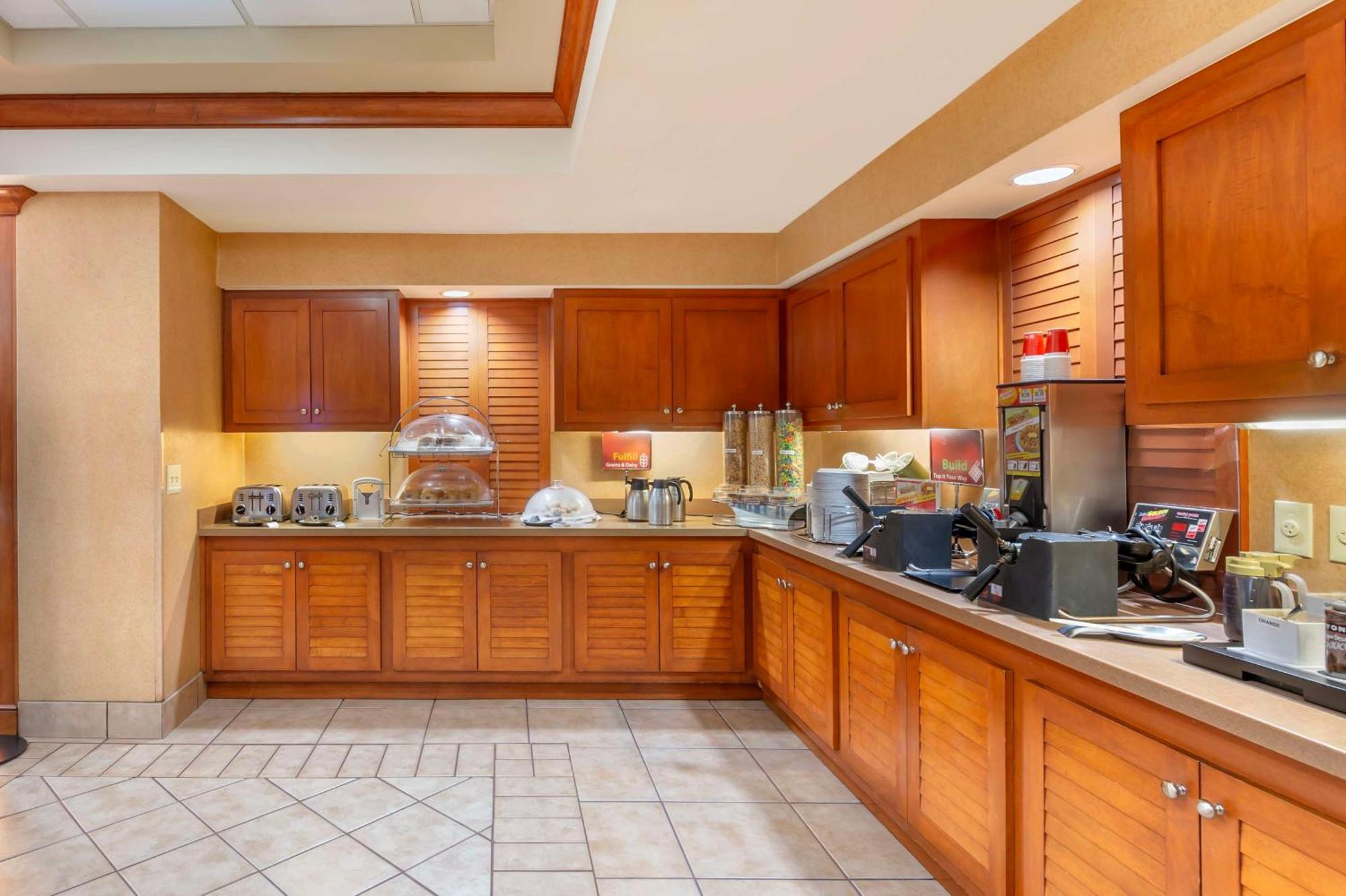 Best Western Plus Kendall Hotel & Suites Buitenkant foto
