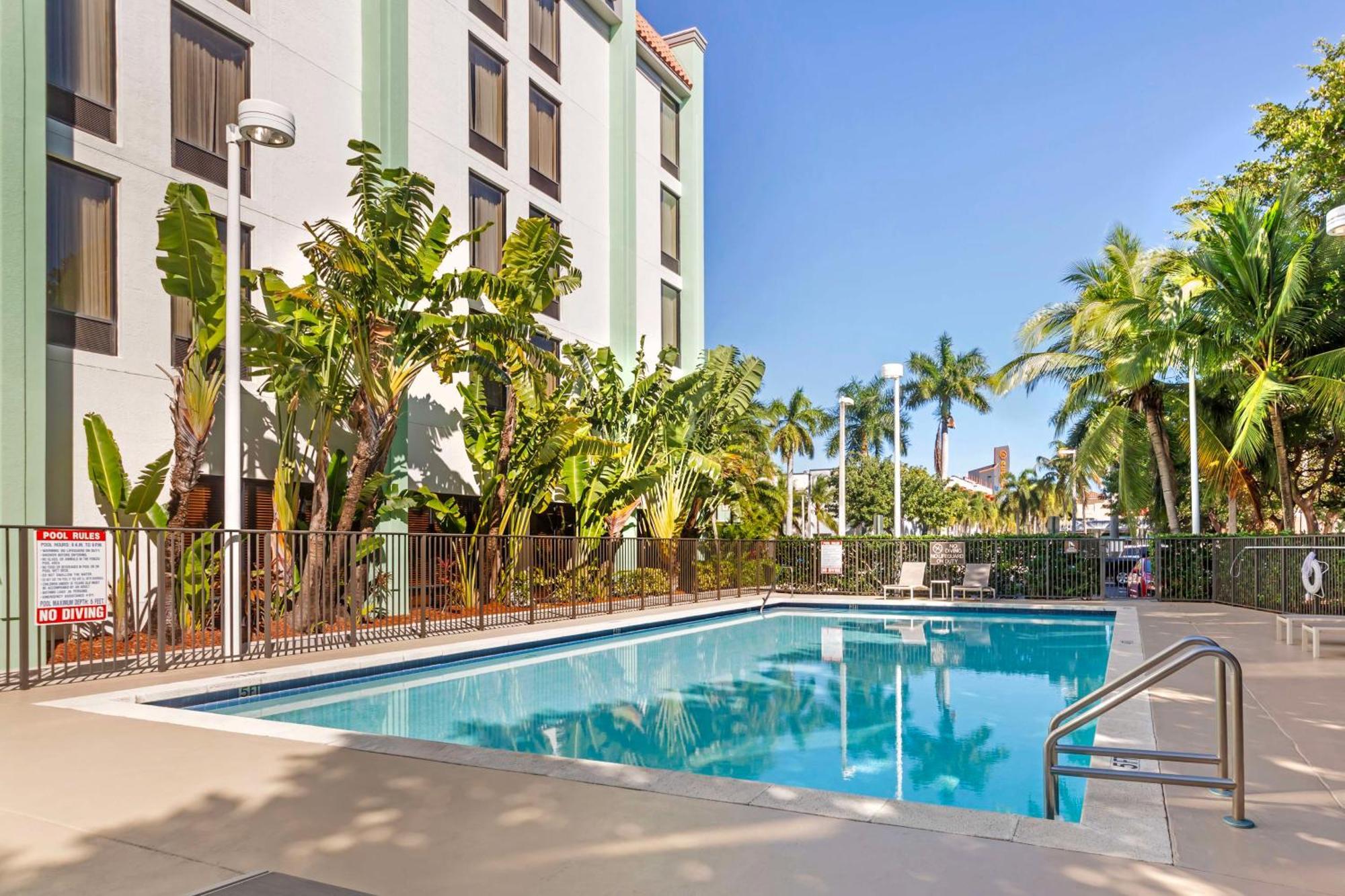 Best Western Plus Kendall Hotel & Suites Buitenkant foto